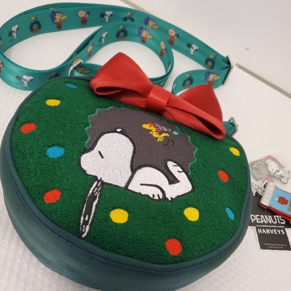 NWT Harveys Peanuts Snoopy Green Crossbody Bag, Festive Fun Unique - Picture 11 of 15